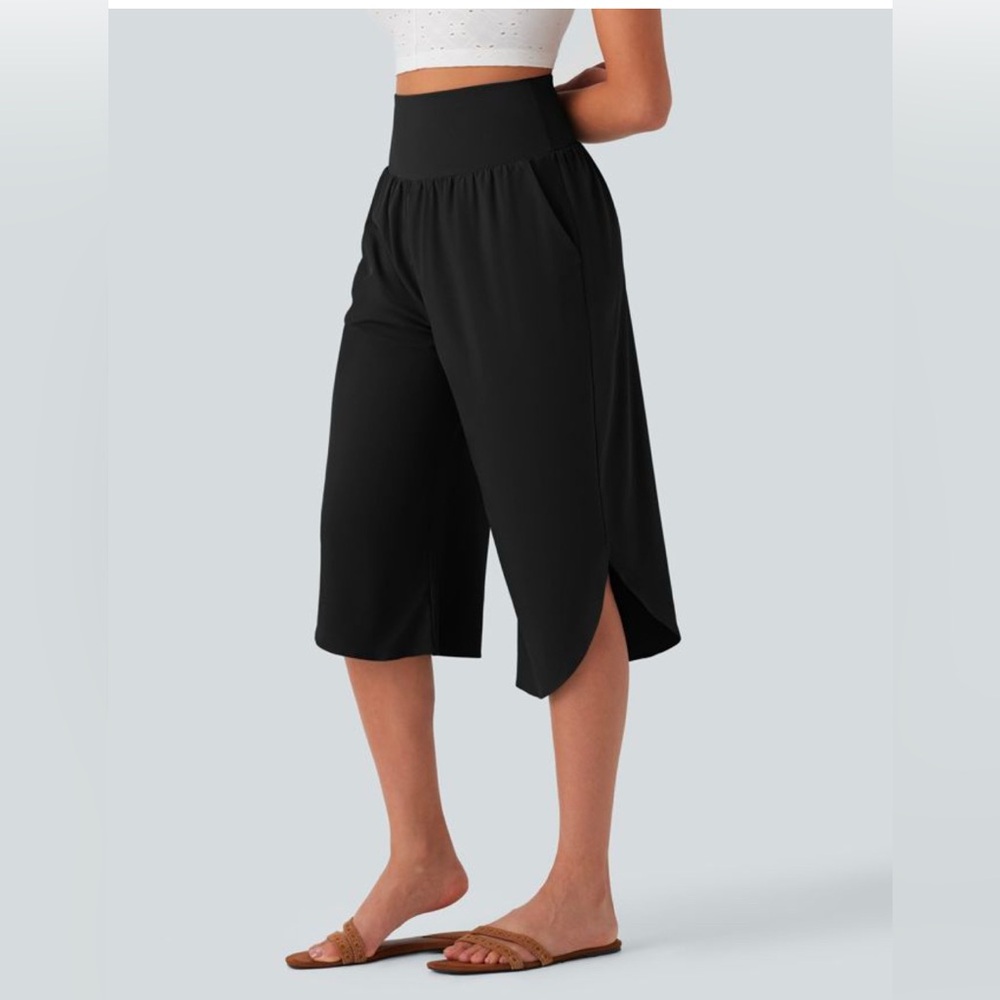 Black High-Waisted Capris